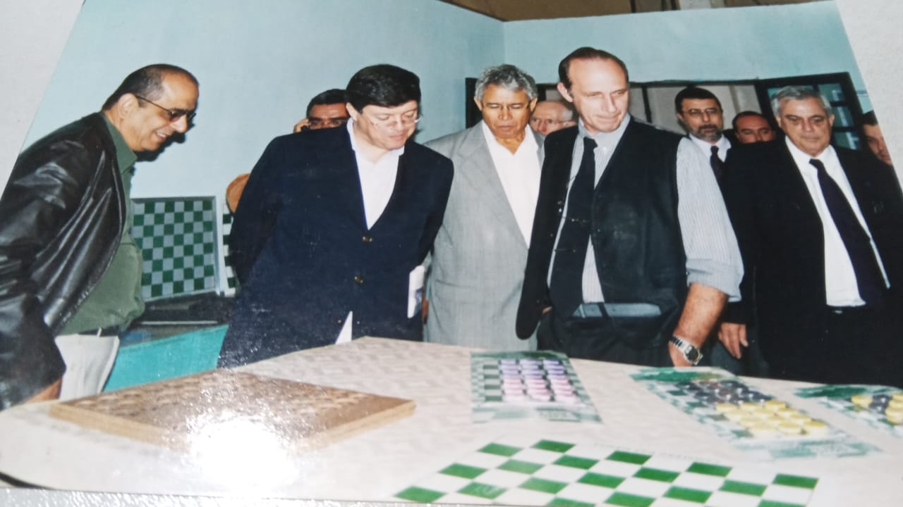 Mestre Conrado com troféus